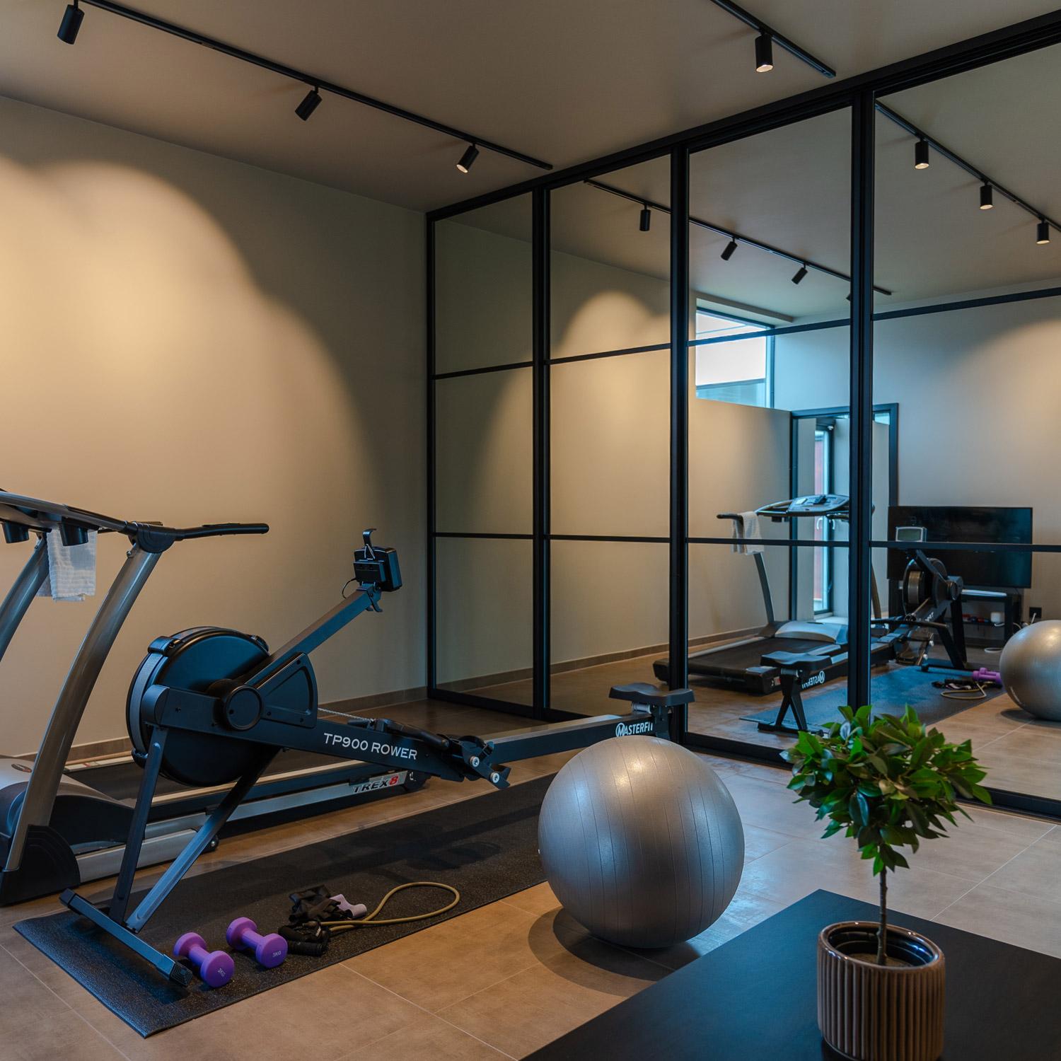 Web-bilde_Tania-Mini-black-treningsrom-miljo